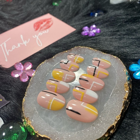 Totally Abstract Press On Nails - Picture 5 of 6